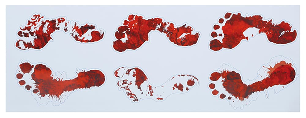 Selvklæbende blodige fodspor, 2 ark, 25 × 70 cm