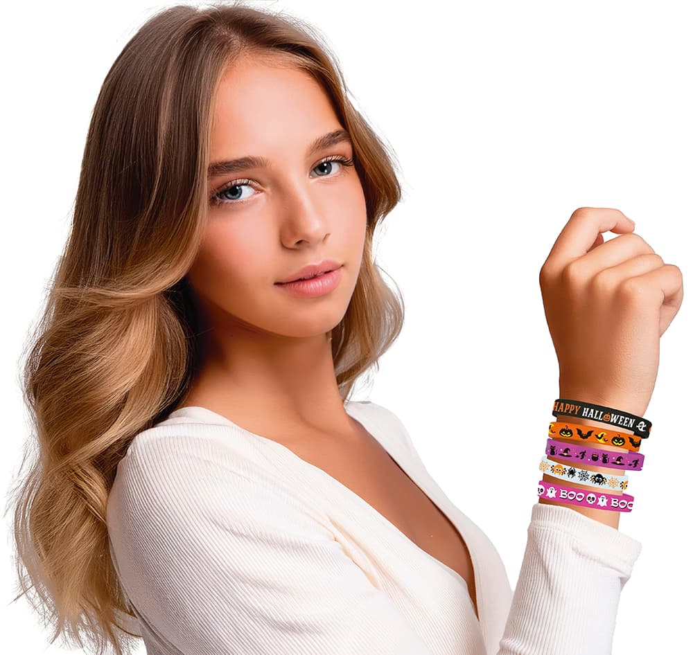 Pose med 5 assorterede halloweenarmbånd i silikone